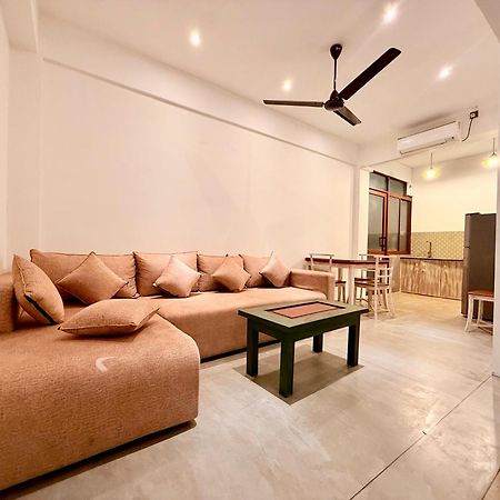 Coza Ceylon Hotel Dehiwala-Mount Lavinia Buitenkant foto