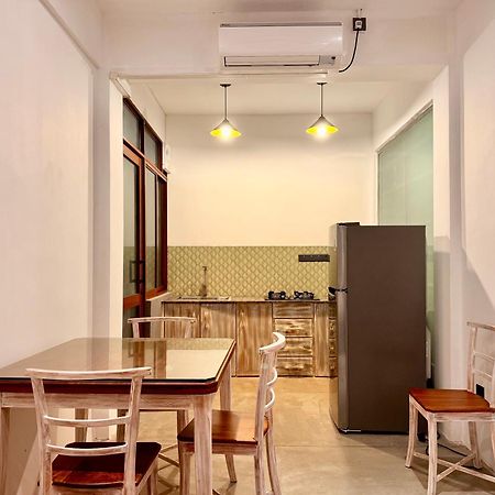 Coza Ceylon Hotel Dehiwala-Mount Lavinia Buitenkant foto