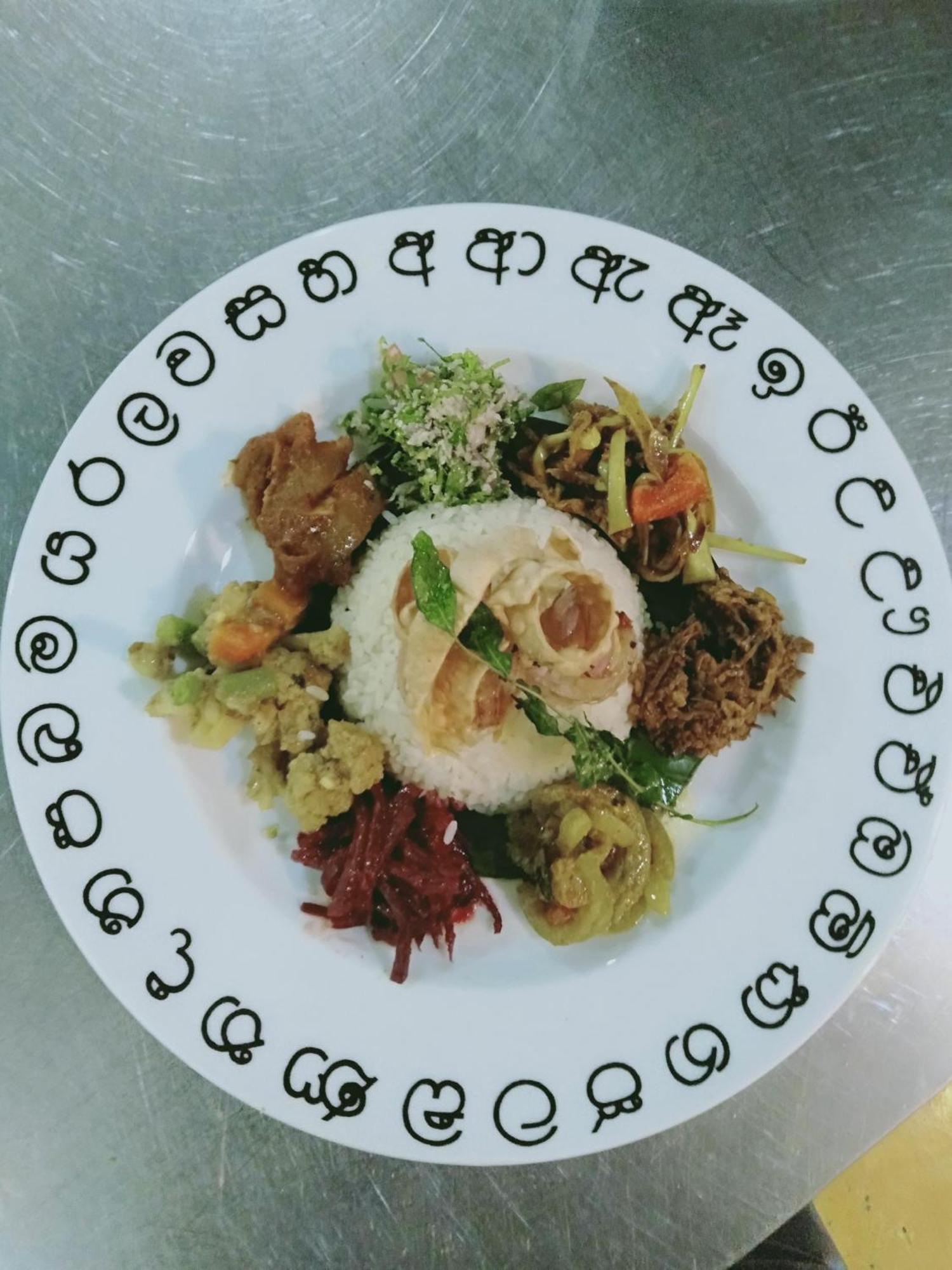 Coza Ceylon Hotel Dehiwala-Mount Lavinia Buitenkant foto