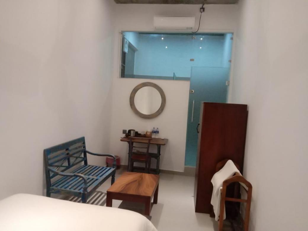 Coza Ceylon Hotel Dehiwala-Mount Lavinia Buitenkant foto