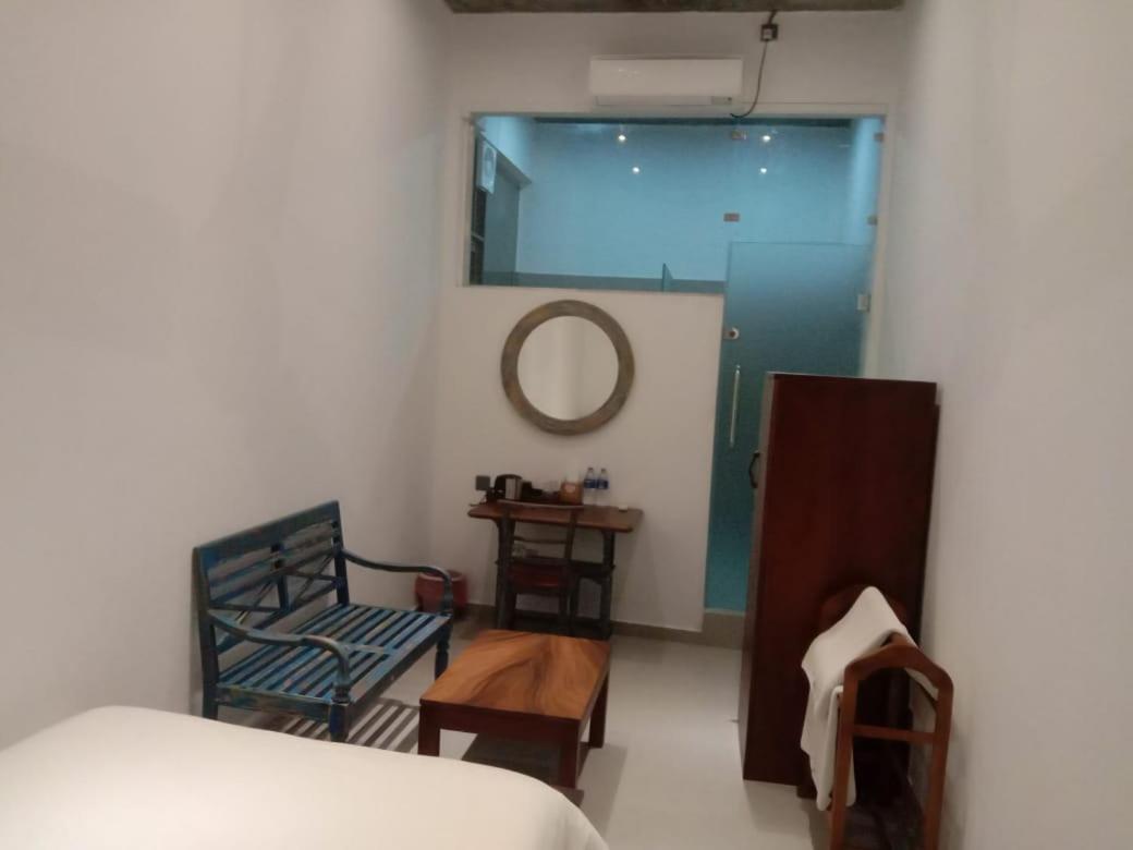 Coza Ceylon Hotel Dehiwala-Mount Lavinia Buitenkant foto