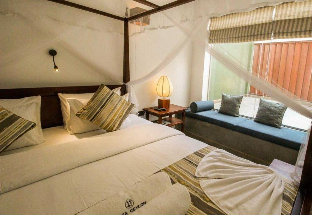 Coza Ceylon Hotel Dehiwala-Mount Lavinia Buitenkant foto