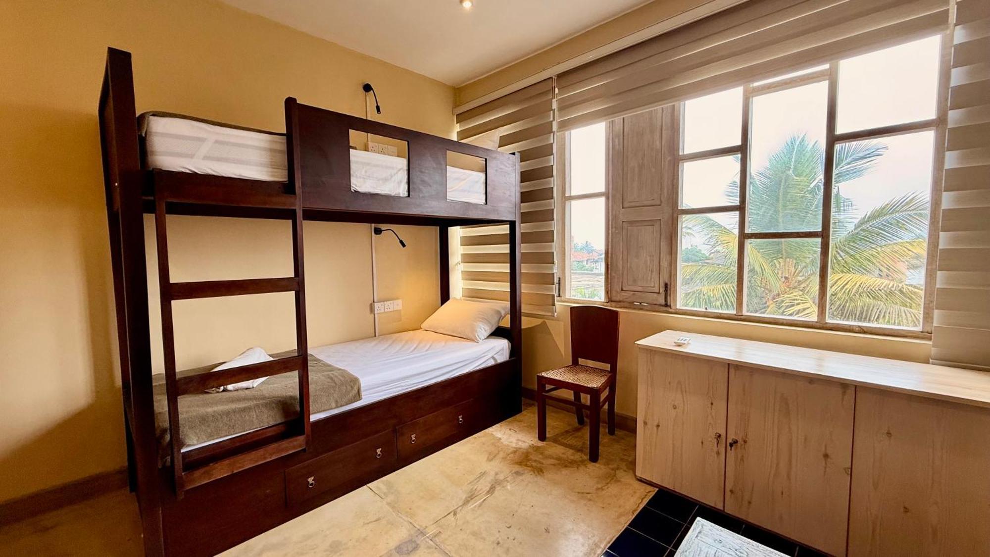 Coza Ceylon Hotel Dehiwala-Mount Lavinia Buitenkant foto