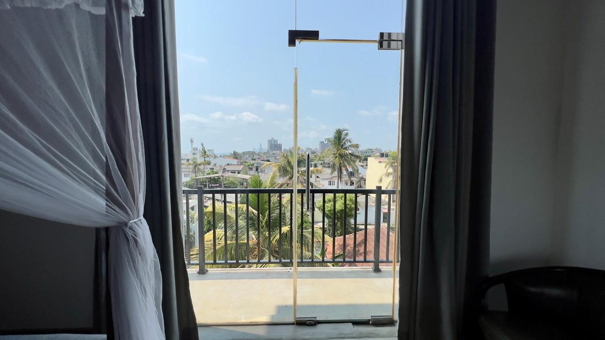 Coza Ceylon Hotel Dehiwala-Mount Lavinia Buitenkant foto