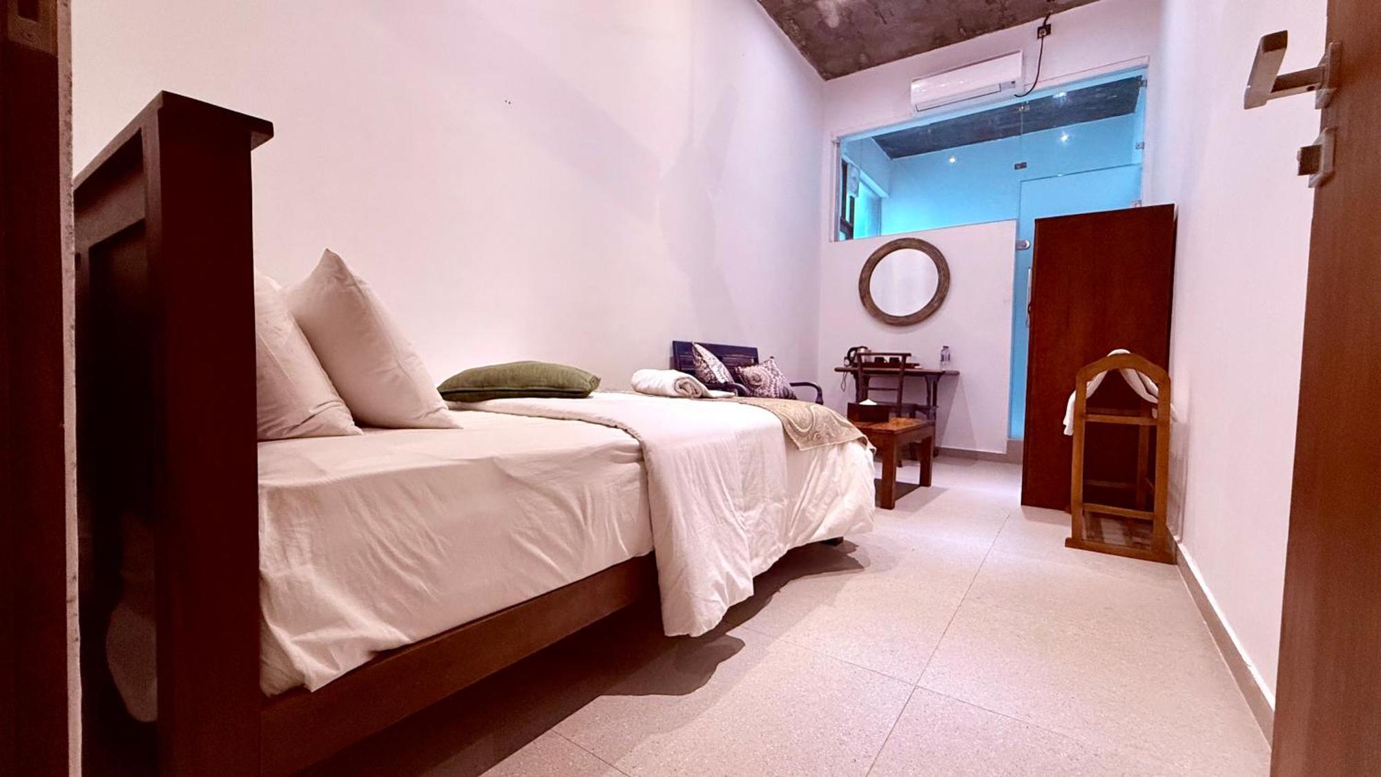 Coza Ceylon Hotel Dehiwala-Mount Lavinia Buitenkant foto