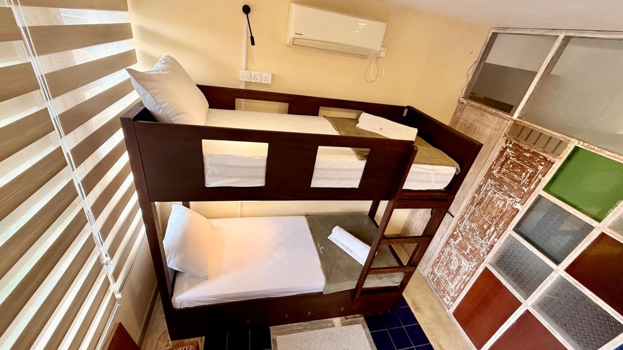 Coza Ceylon Hotel Dehiwala-Mount Lavinia Buitenkant foto