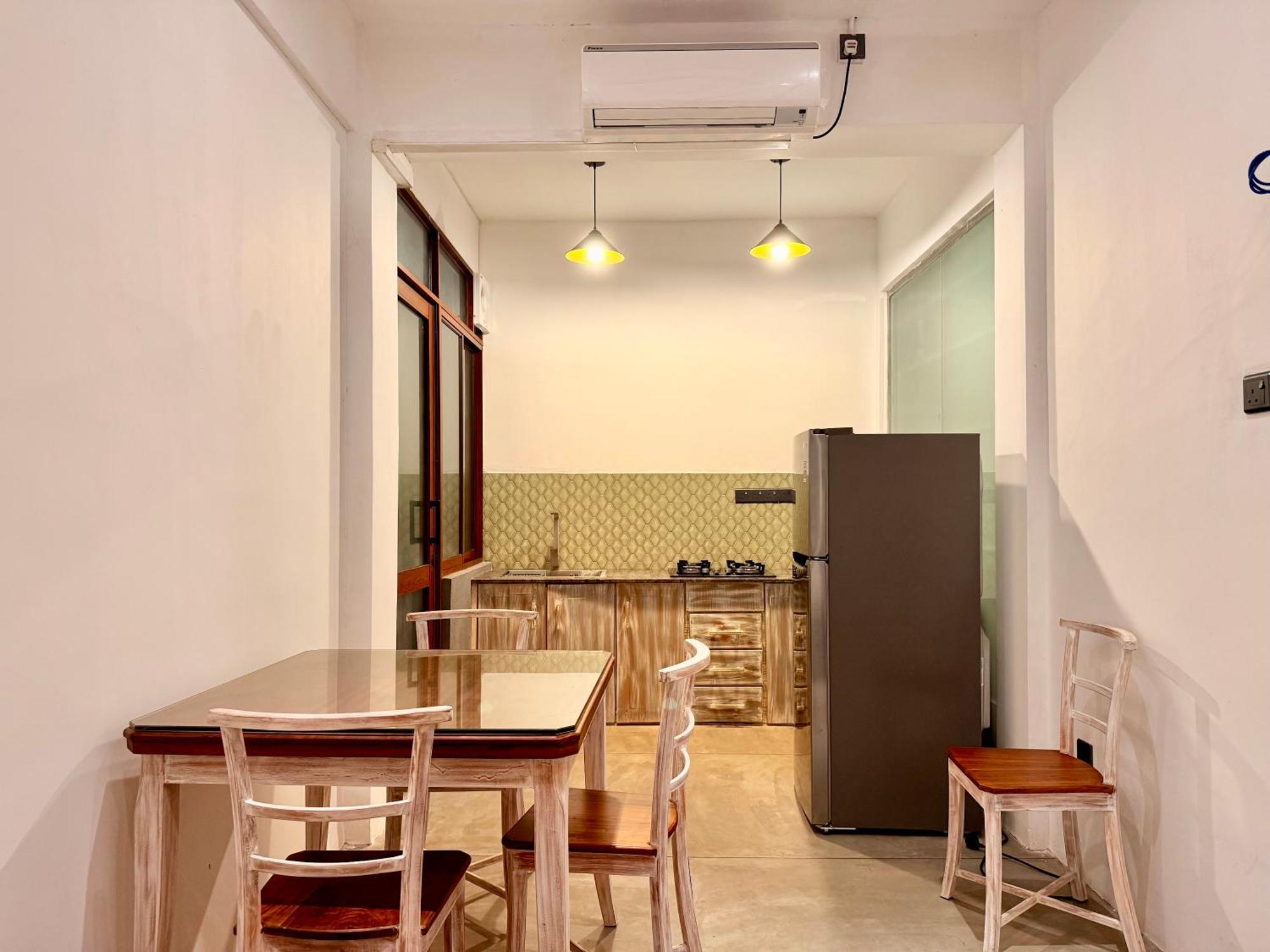 Coza Ceylon Hotel Dehiwala-Mount Lavinia Buitenkant foto