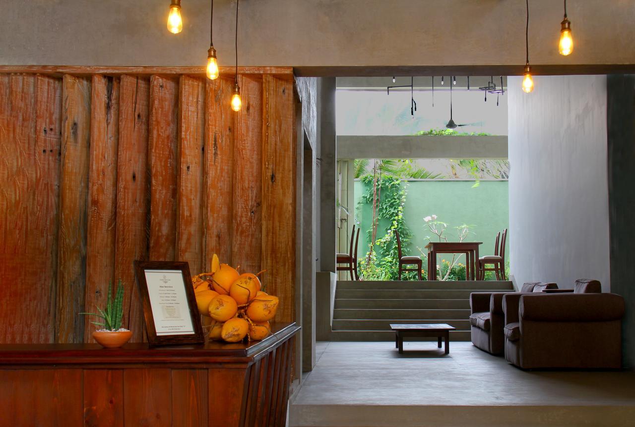 Coza Ceylon Hotel Dehiwala-Mount Lavinia Buitenkant foto
