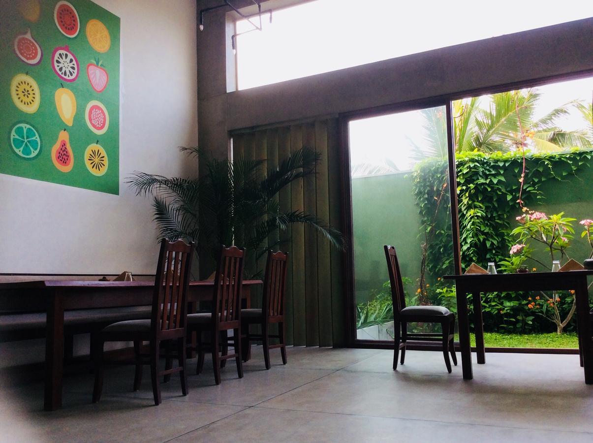 Coza Ceylon Hotel Dehiwala-Mount Lavinia Buitenkant foto