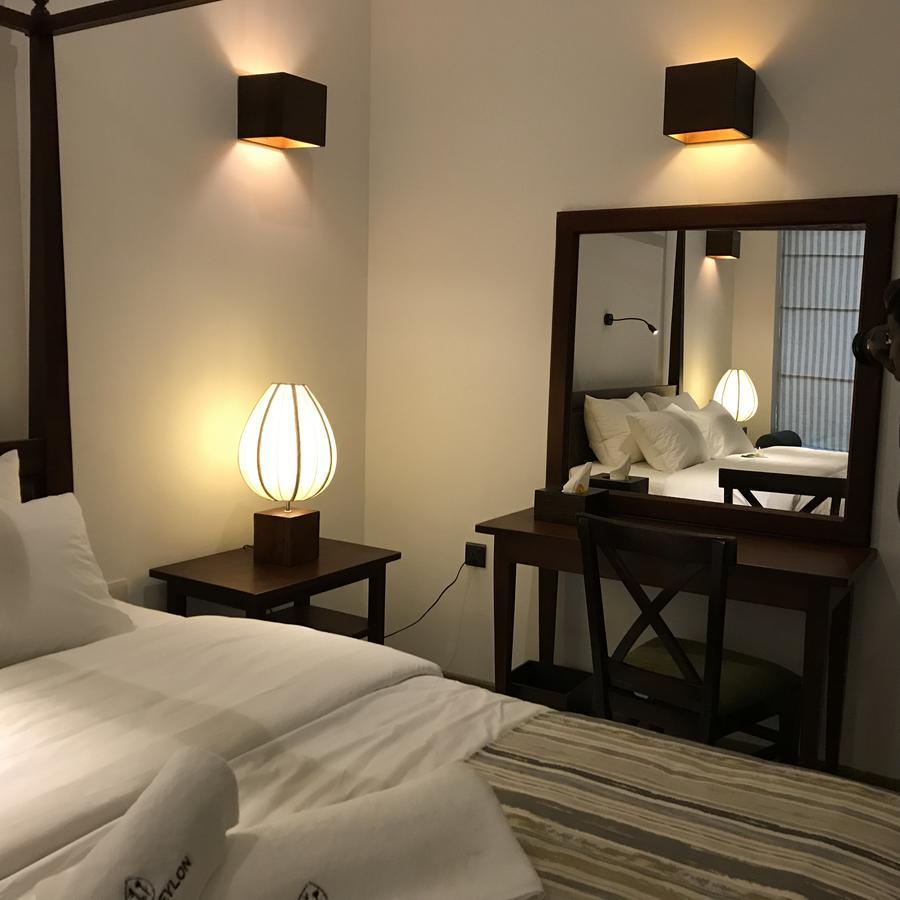 Coza Ceylon Hotel Dehiwala-Mount Lavinia Buitenkant foto