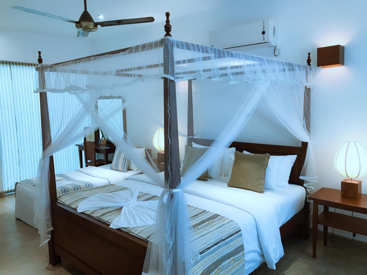 Coza Ceylon Hotel Dehiwala-Mount Lavinia Buitenkant foto