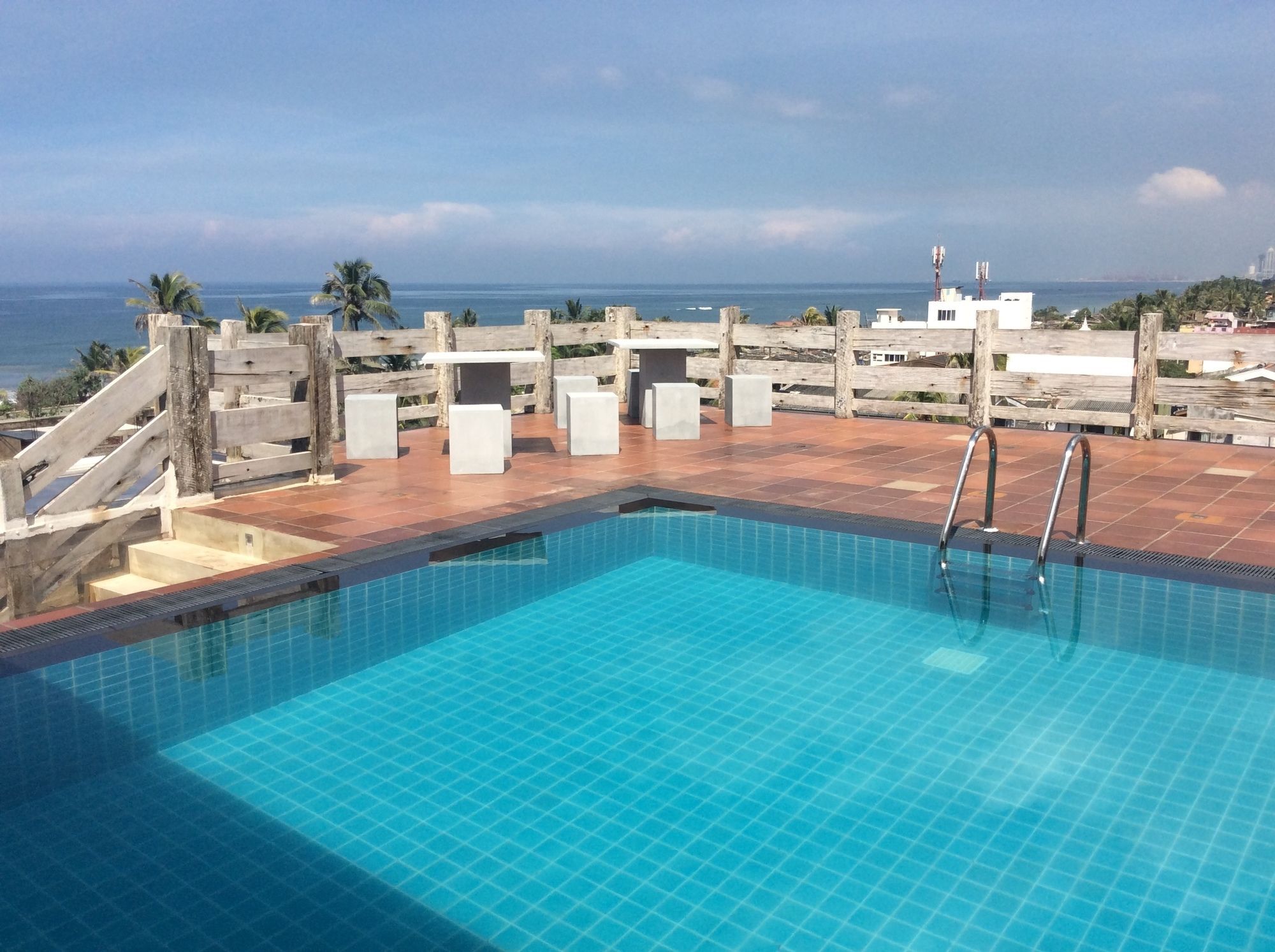 Coza Ceylon Hotel Dehiwala-Mount Lavinia Buitenkant foto