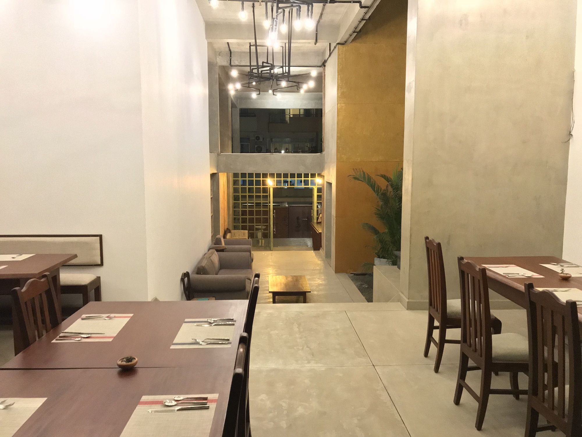 Coza Ceylon Hotel Dehiwala-Mount Lavinia Buitenkant foto